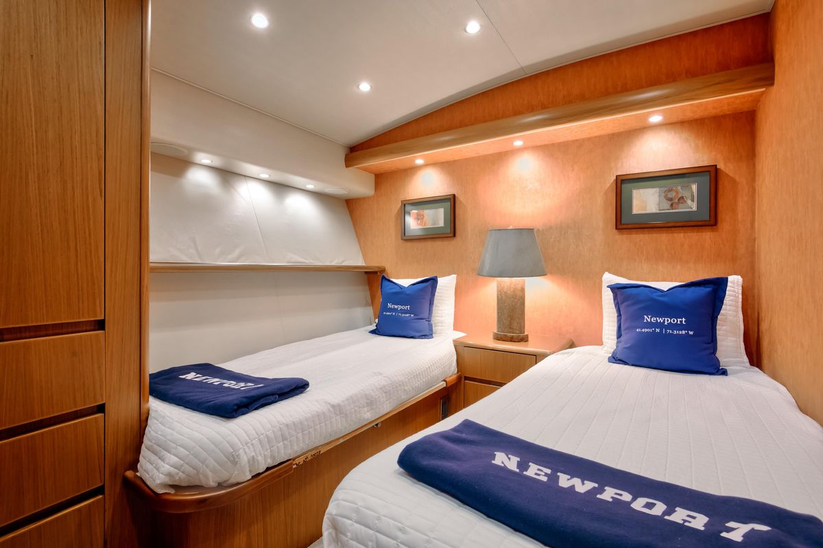 2010 Viking 82 