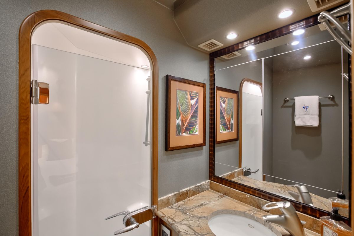2010 Viking 82 
