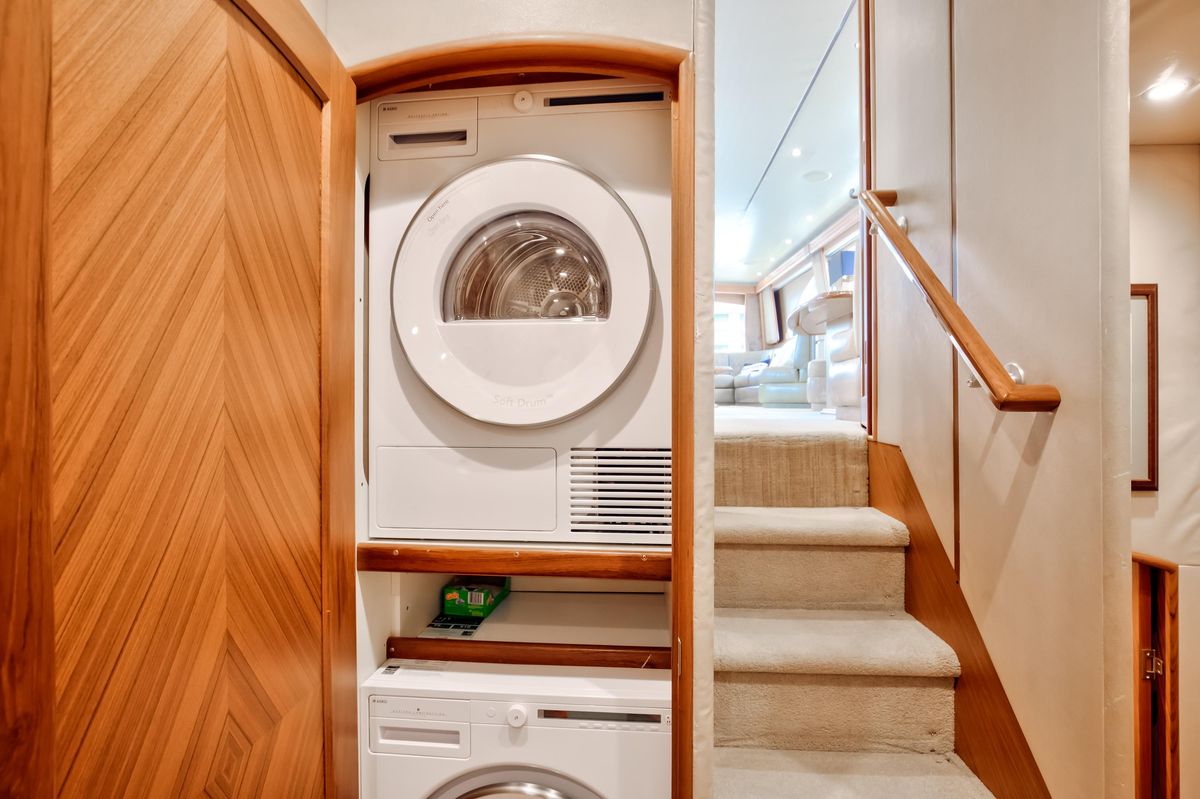 2010 Viking 82 