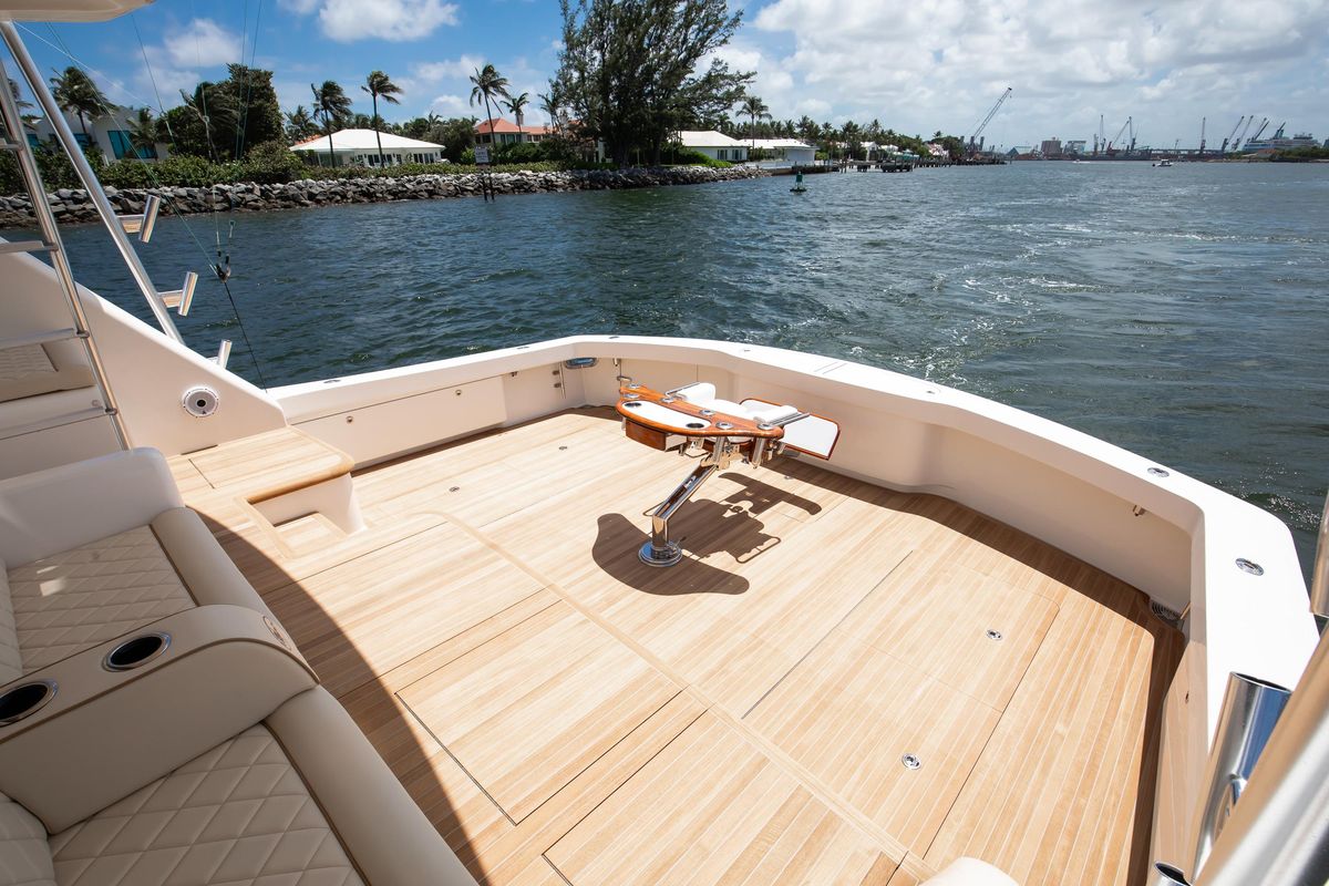 2010 Viking 82 
