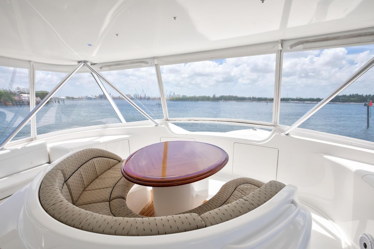 2010 Viking 82 