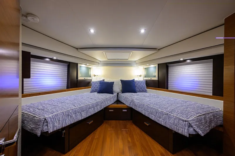 Mate Yacht Photos Pics Tiara 50 MATE - Forward Stateroom V Berth Arrangement