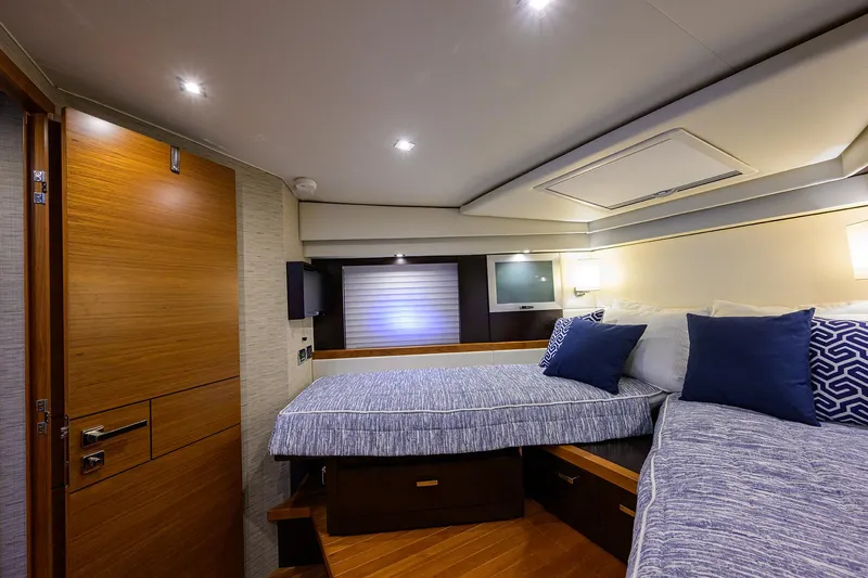 Mate Yacht Photos Pics Tiara 50 MATE - Forward Stateroom V Berth Arrangement