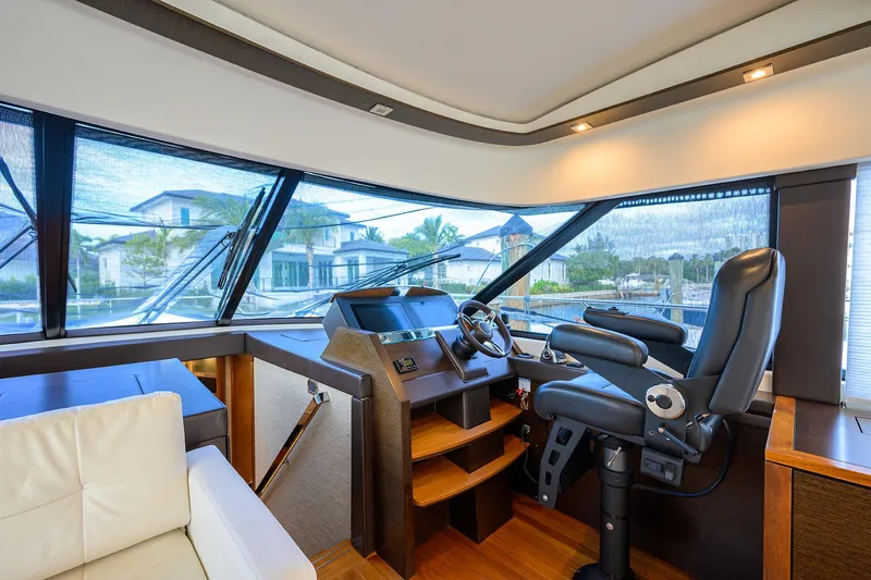 Mate Yacht Photos Pics Tiara 50 MATE - Helm Station