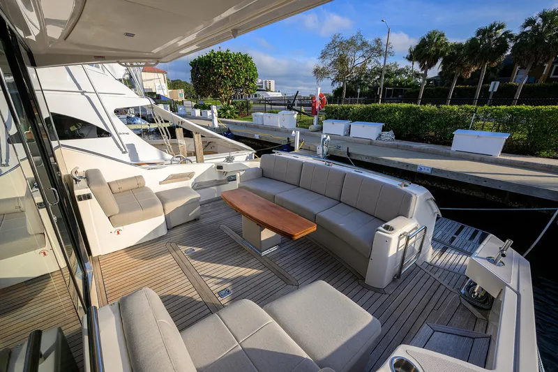 Mate Yacht Photos Pics Tiara 50 MATE - Cockpit Seating