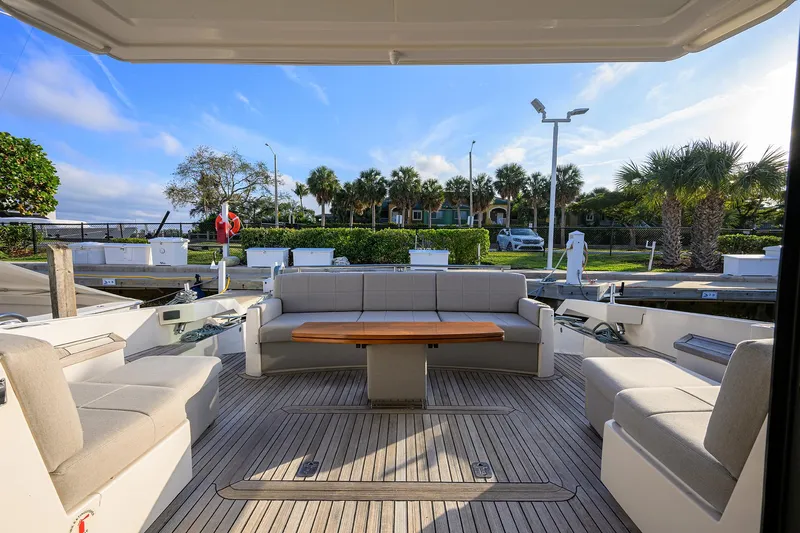 Mate Yacht Photos Pics Tiara 50 MATE - Cockpit Seating