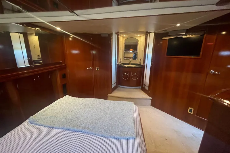 Susea Q Yacht Photos Pics Luxurious interior of 2005 Carver 560 Voyager yacht with wood paneling and cozy bedding.