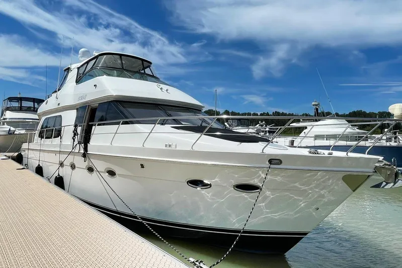 Susea Q Yacht Photos Pics 2005 Carver 560 Voyager yacht docked at marina under blue sky.