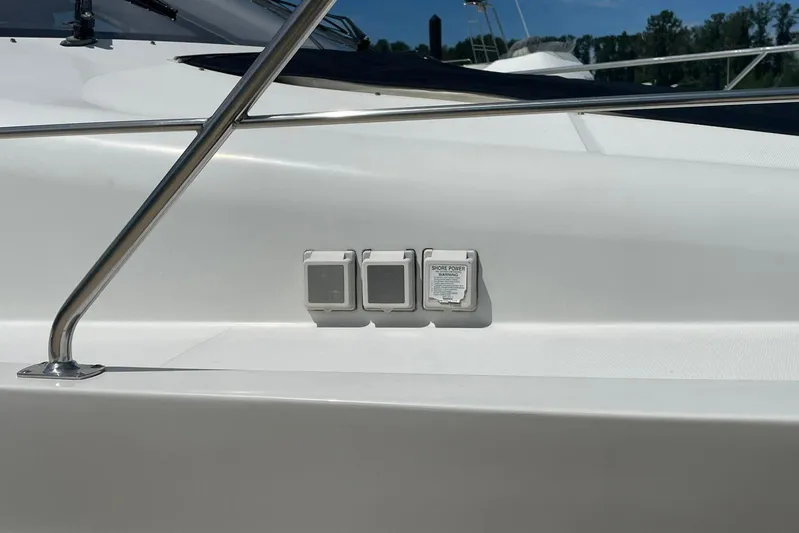 Susea Q Yacht Photos Pics 2005 Carver 560 Voyager yacht with shore power connections and stainless steel railing.