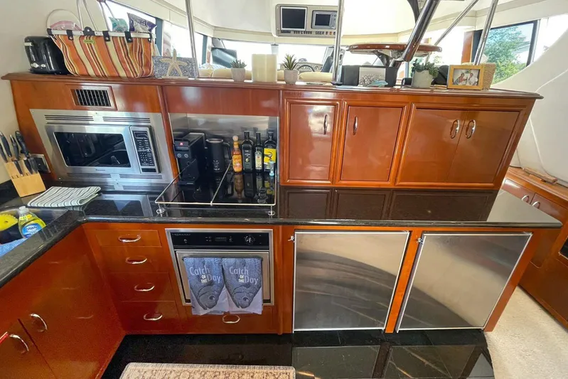 Susea Q Yacht Photos Pics Luxurious kitchen interior of 2005 Carver 560 Voyager yacht with modern appliances.