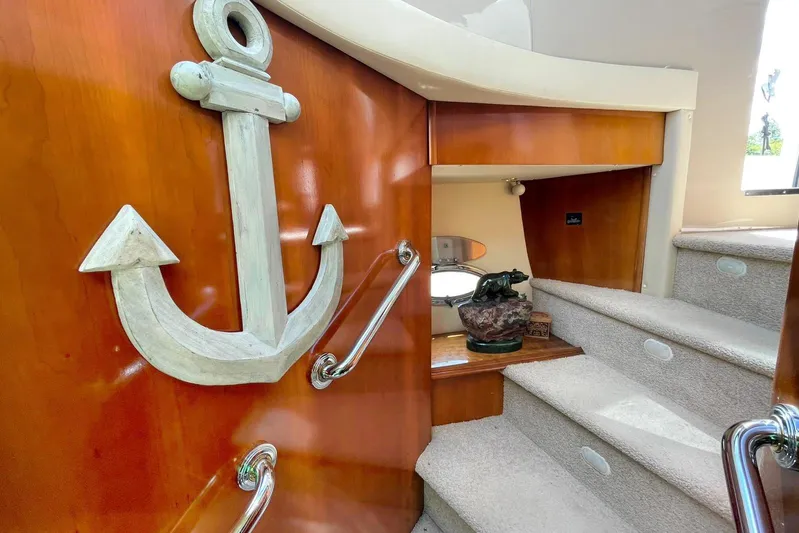 Susea Q Yacht Photos Pics Interior of 2005 Carver 560 Voyager yacht with anchor decor and carpeted stairs.