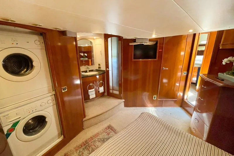 Susea Q Yacht Photos Pics Interior of 2005 Carver 560 Voyager yacht with washer, dryer, and elegant wood finishes.