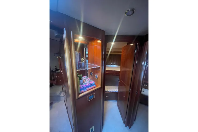 Susea Q Yacht Photos Pics Luxurious interior of 2005 Carver 560 Voyager yacht with wooden cabinetry and shelving.