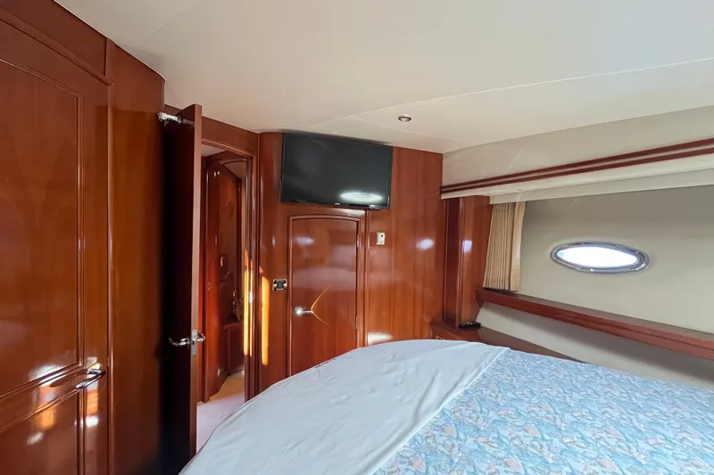 Susea Q Yacht Photos Pics Luxurious 2005 Carver 560 Voyager cabin with wood paneling and a mounted TV.