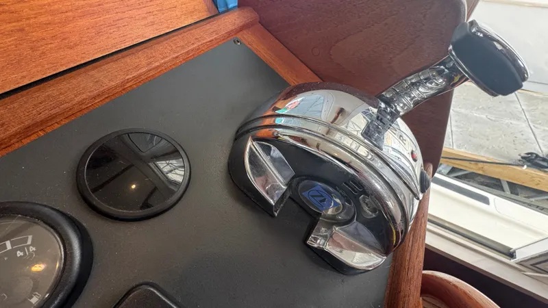 Clover Yacht Photos Pics Electronics & Navigation Equipment