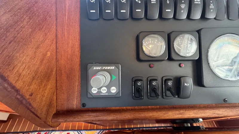 Clover Yacht Photos Pics Electronics & Navigation Equipment