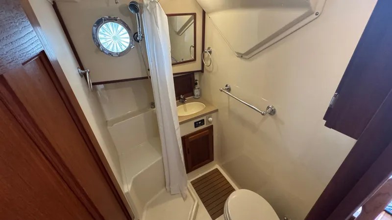 Clover Yacht Photos Pics Starboard Head