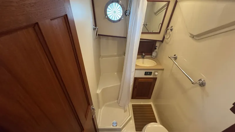 Clover Yacht Photos Pics Starboard Head