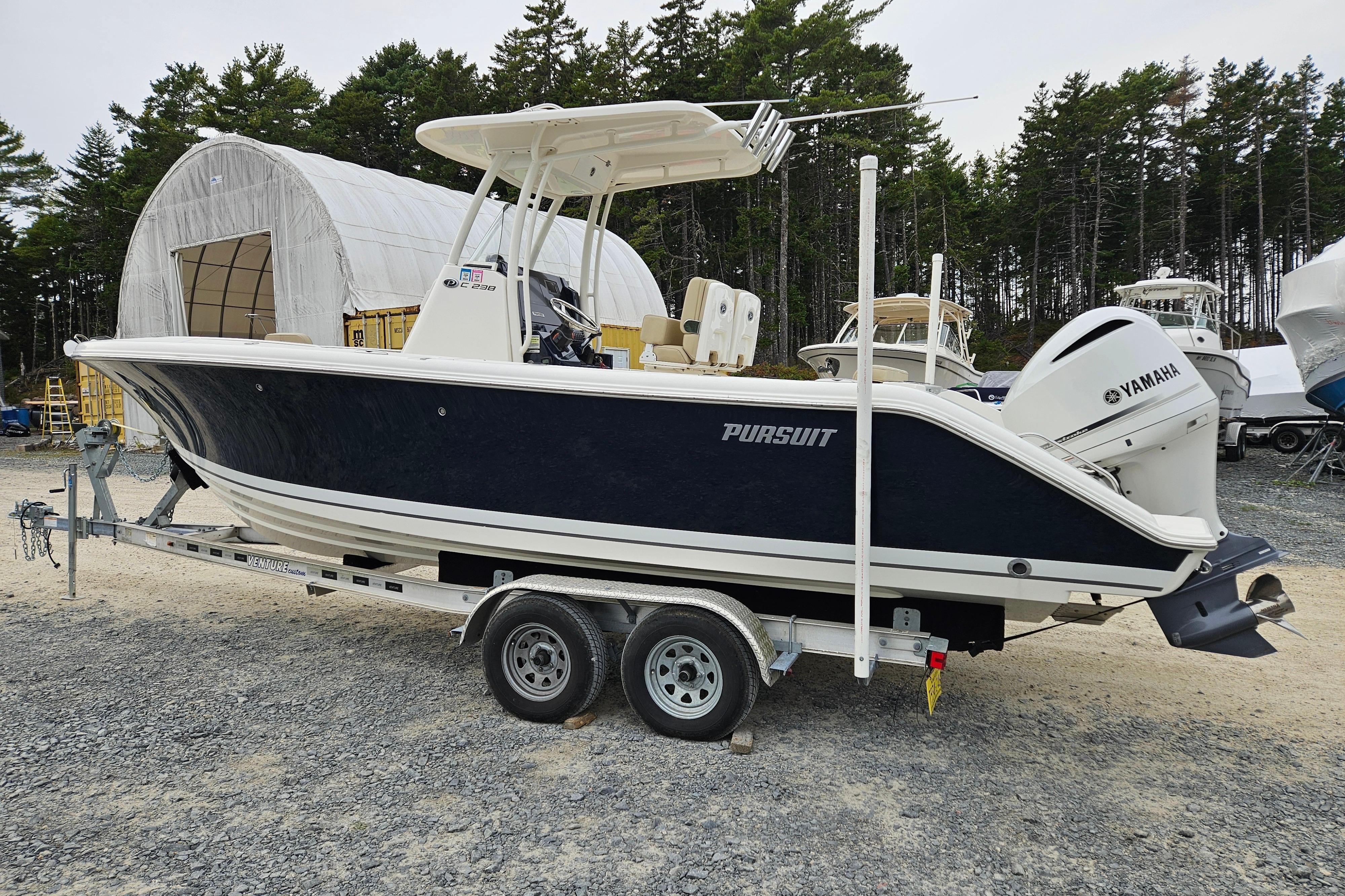 Pursuit C 238 Center Console