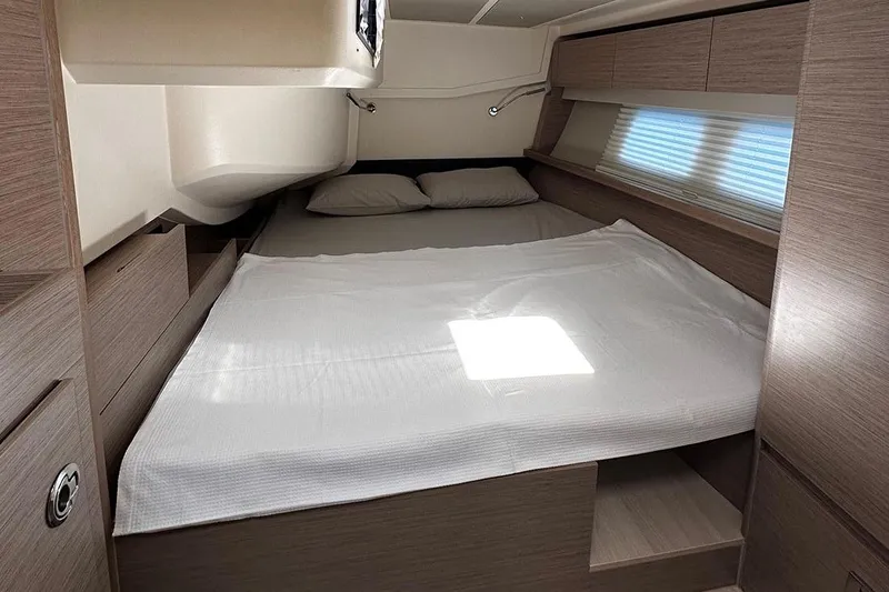 Nil Yacht Photos Pics Luxurious cabin interior of 2024 Hanse 588 yacht with cozy bed and modern design.
