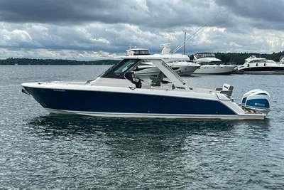 Tiara Yachts 34 LS