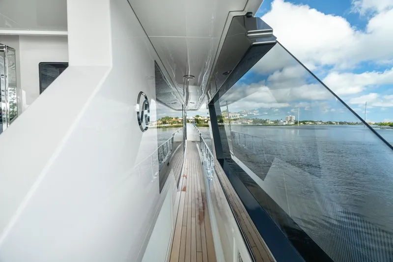 Twin Dreams Yacht Photos Pics Ocean Alexander 106 Twin Dreams 2022 - Side