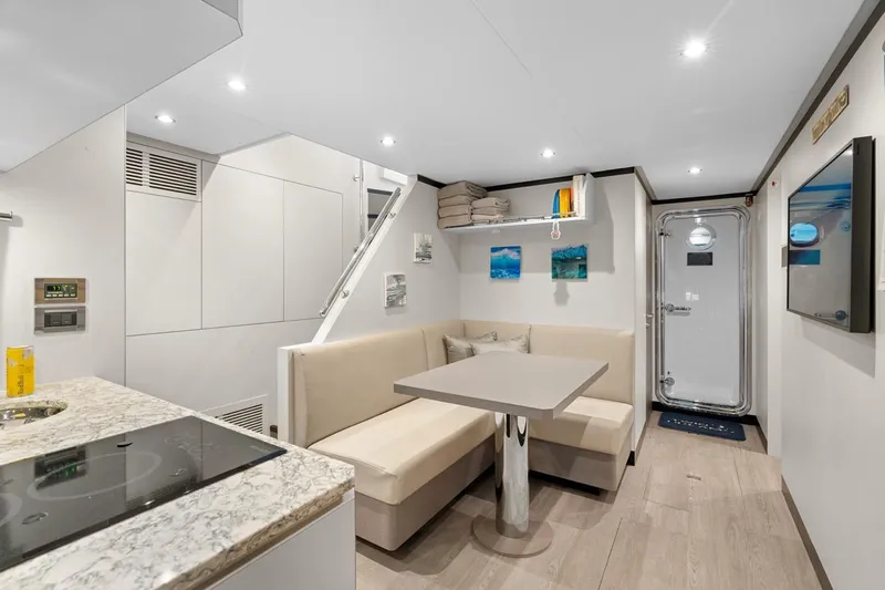 Twin Dreams Yacht Photos Pics Ocean Alexander 106 Twin Dreams 2022 - Crew