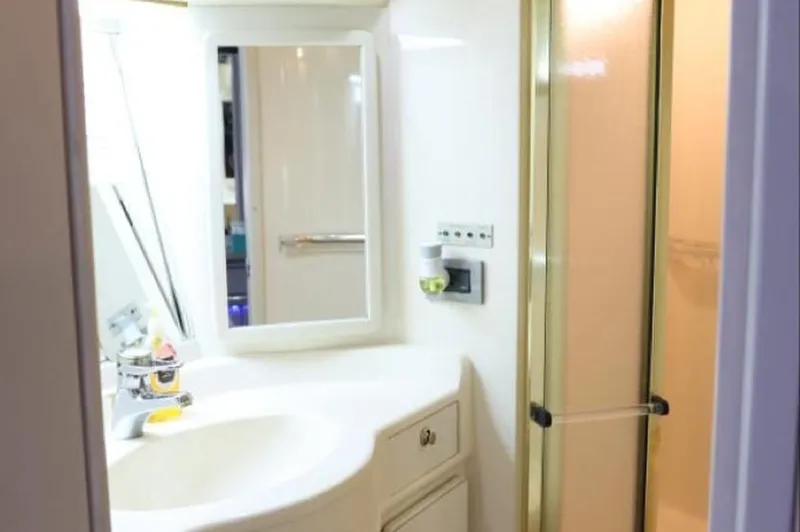 Yacht Photos Pics Bathroom interior of 1999 Sea Ray Sundancer 50 yacht with shower and vanity.