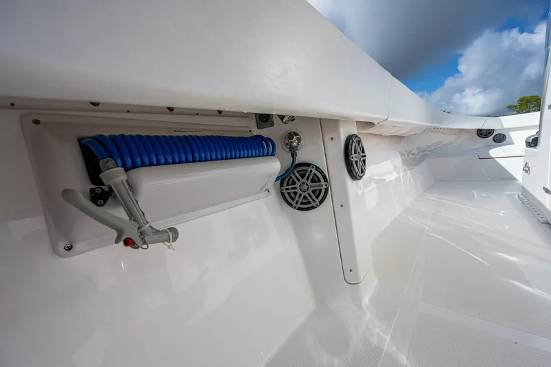  Yacht Photos Pics 2005 Venture 39 Open boat deck with hose and speakers.