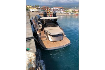 Yacht