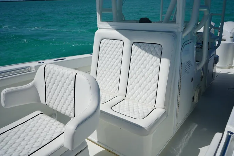 Layla Yacht Photos Pics Yellowfin 34 Layla - Seating