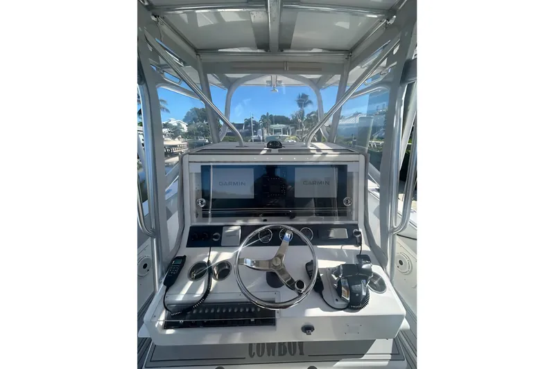  Yacht Photos Pics 2004 SeaVee 340B boat helm with Garmin navigation system and steering wheel.