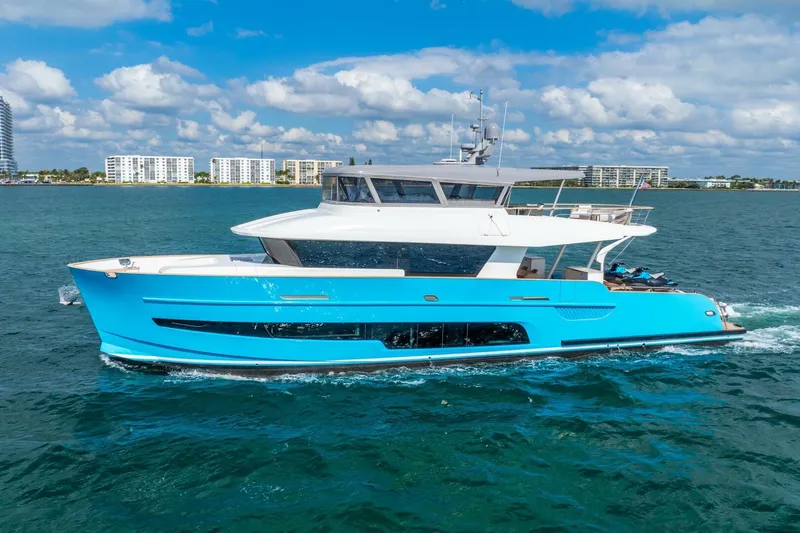 Lady Sadie Yacht Photos Pics Van der Valk LeVen 90 yacht cruising on blue ocean, 2019 model.