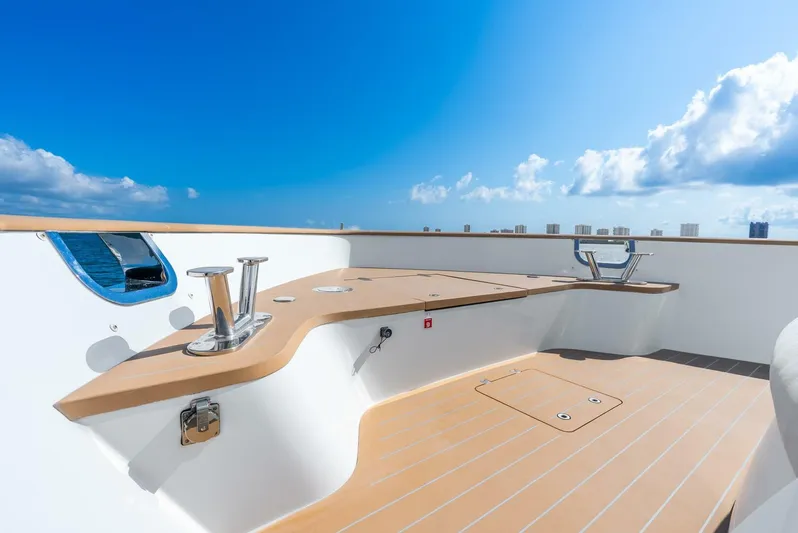 Lady Sadie Yacht Photos Pics Van der Valk LeVen 90 yacht deck, 2019 model, under clear blue sky.