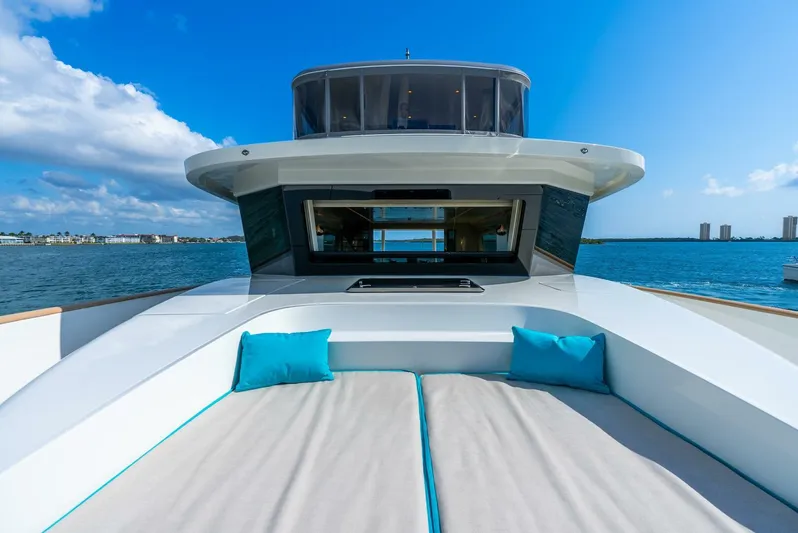 Lady Sadie Yacht Photos Pics Luxurious 2019 Van der Valk LeVen 90 yacht with sun deck and ocean view.