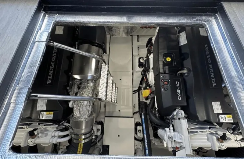 The Good Life Yacht Photos Pics 