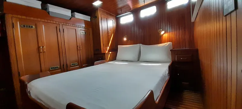 Mv Crackerjack Yacht Photos Pics 