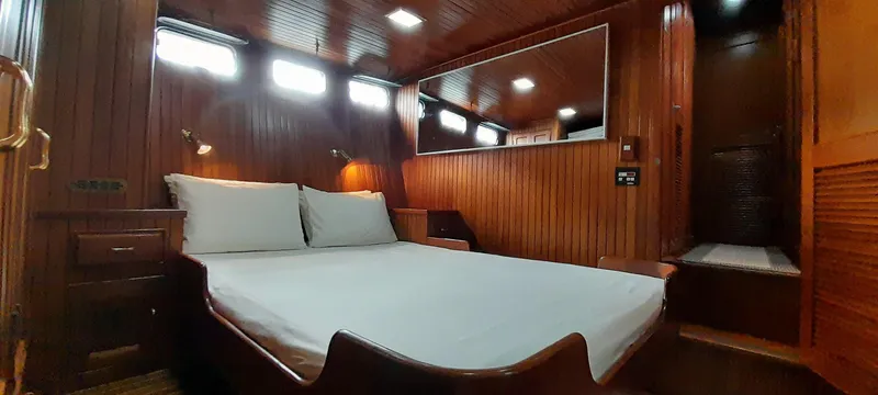 Mv Crackerjack Yacht Photos Pics 