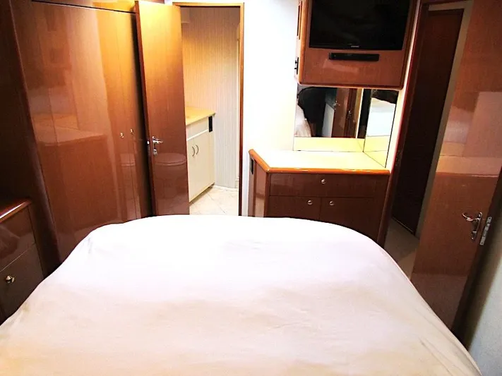  Yacht Photos Pics Interior cabin of 1999 Viking Boats Convertible with bed, cabinets, and TV.