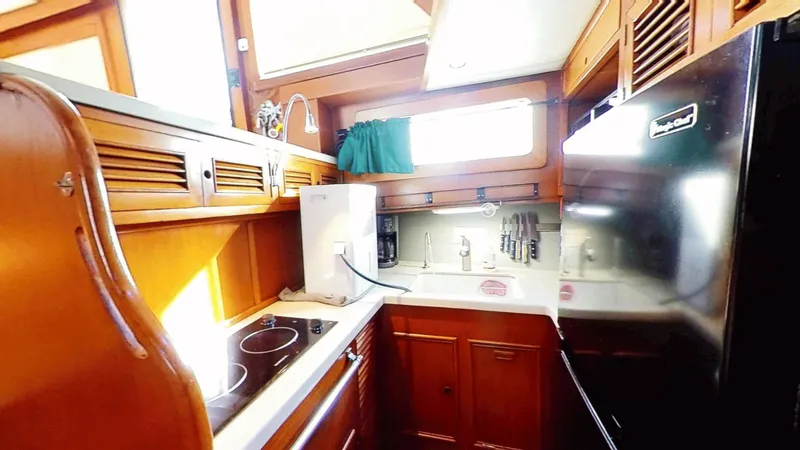 Avalon Yacht Photos Pics 