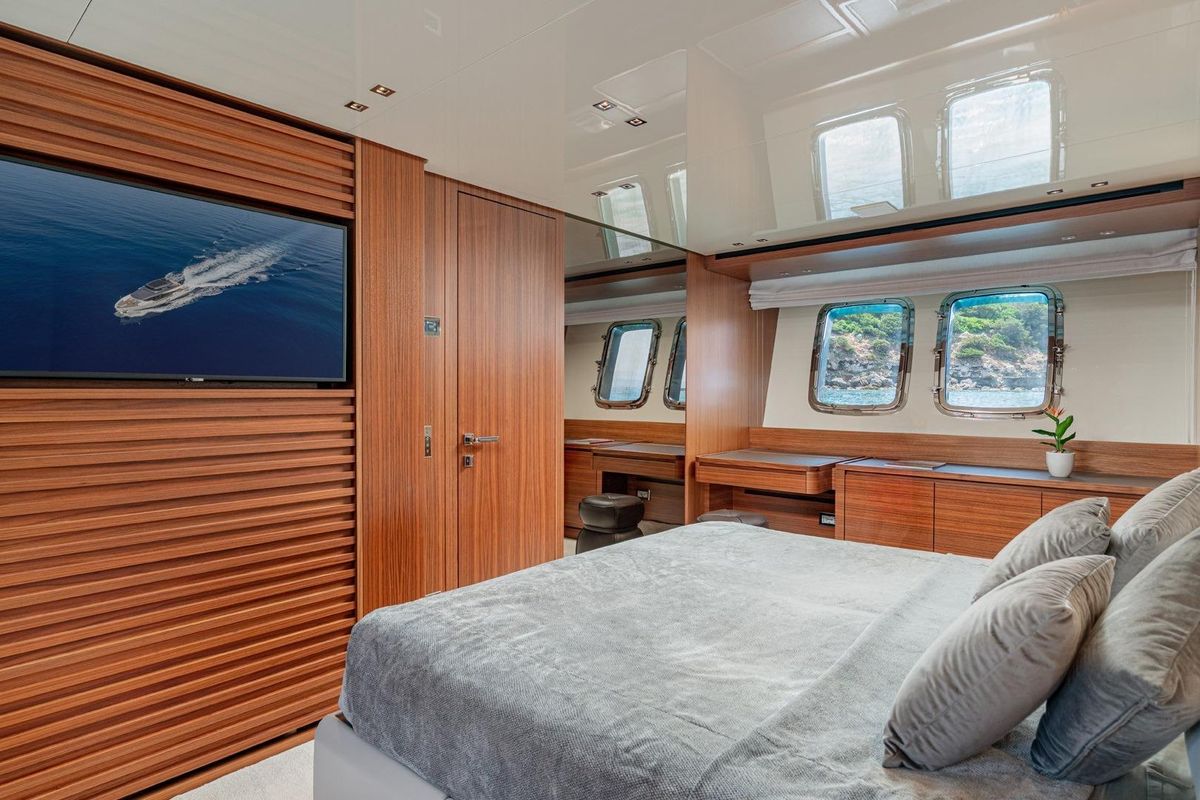 2020 Custom Line 108 