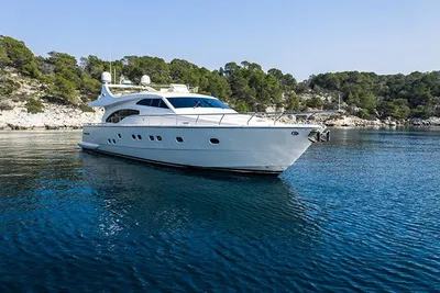 2005 Ferretti Yachts 680
