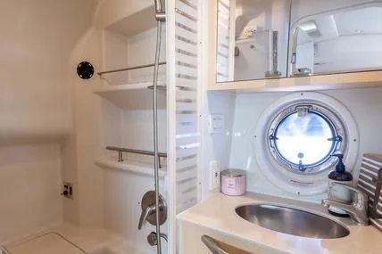 Pura Vida Yacht Photos Pics Bathroom interior of 2012 Sea Ray 370 Sundancer yacht with porthole and sink.