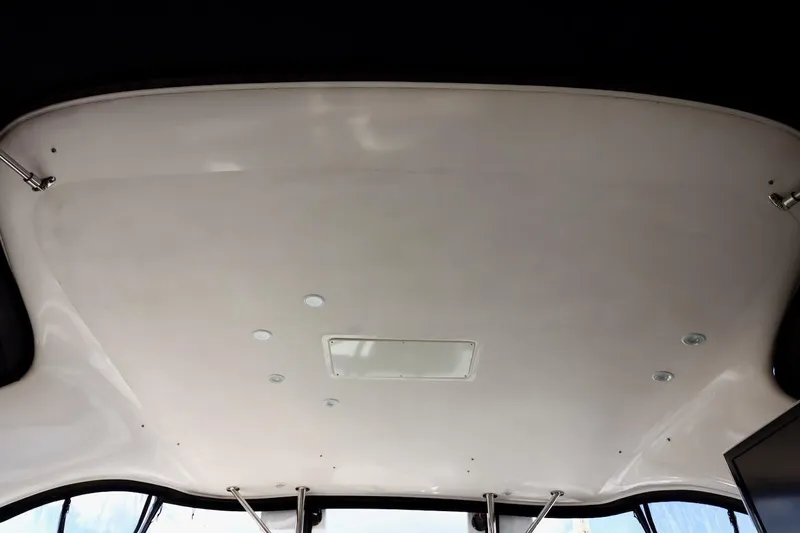 Cool Change Yacht Photos Pics Ceiling view of 2006 Regal Commodore 4460 boat interior with lighting fixtures.