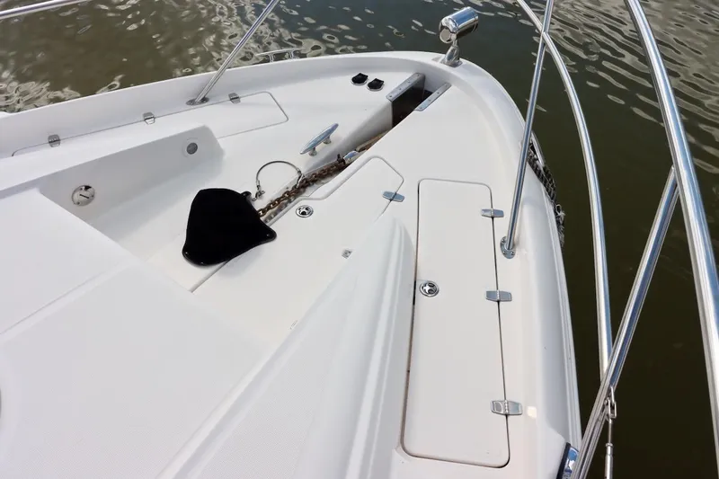 Cool Change Yacht Photos Pics 2006 Regal Commodore 4460 boat deck with anchor chain and railing.