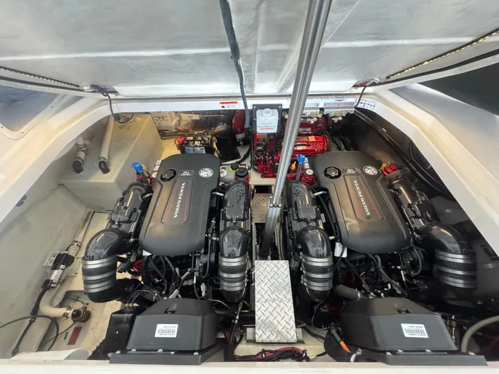  Yacht Photos Pics 2020 Regal 35 Sport Coupe - Image 40