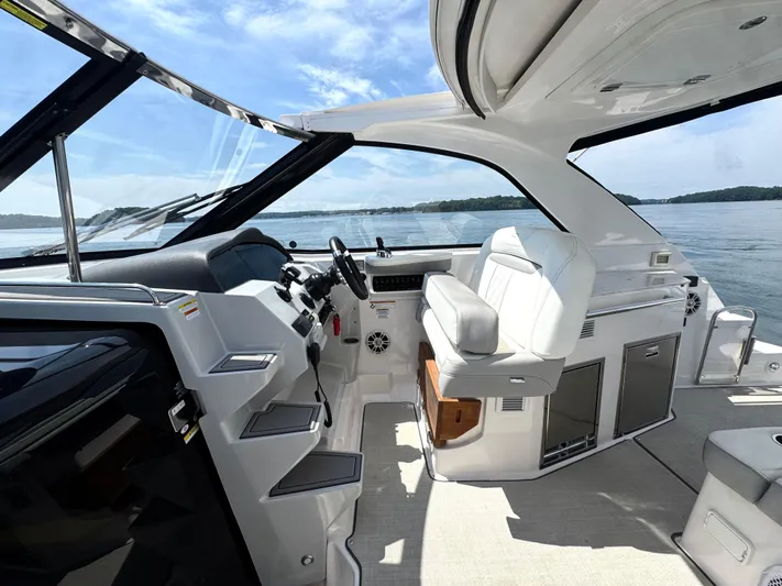  Yacht Photos Pics 2020 Regal 35 Sport Coupe - Image 15