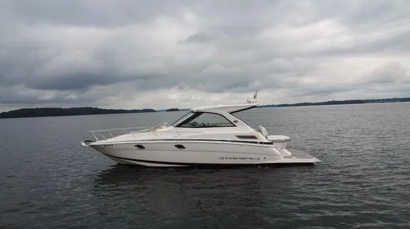 Yacht Photos Pics 2020 Regal 35 Sport Coupe - Image 6