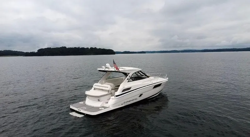  Yacht Photos Pics 2020 Regal 35 Sport Coupe - Image 3