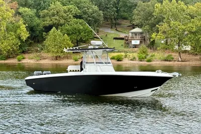 Fountain 32 Center Console